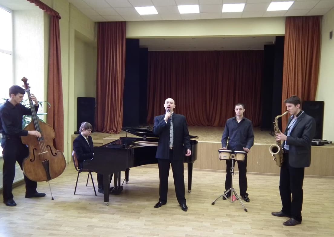 Casual photos of Algirdas, Wiingy tutor 