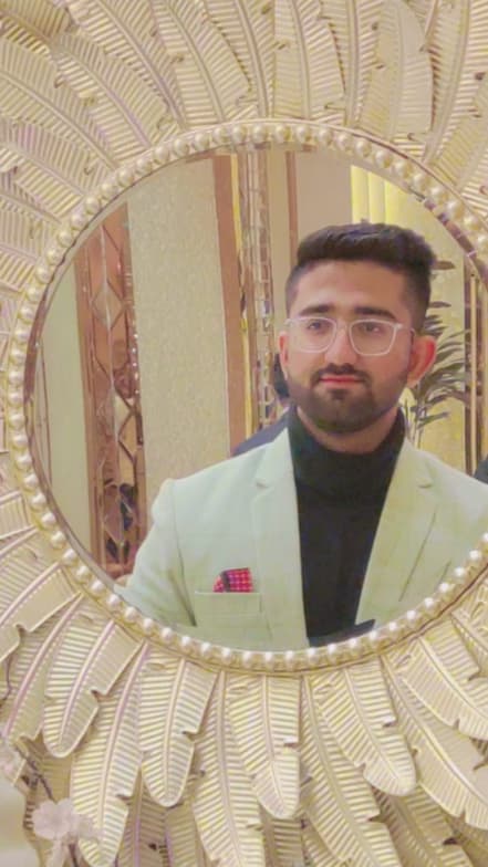 Profile photo of Varun, Chemistry tutor at Wiingy 