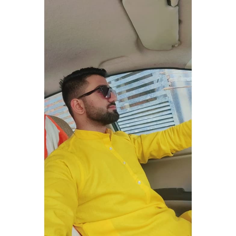 Profile photo of Varun, Chemistry tutor at Wiingy 