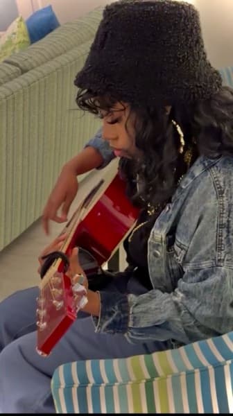 Xiomaraenjoying a hobby outside teaching 