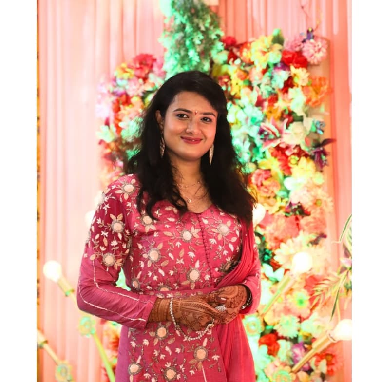 Profile photo of Sakshi, Physics tutor at Wiingy 