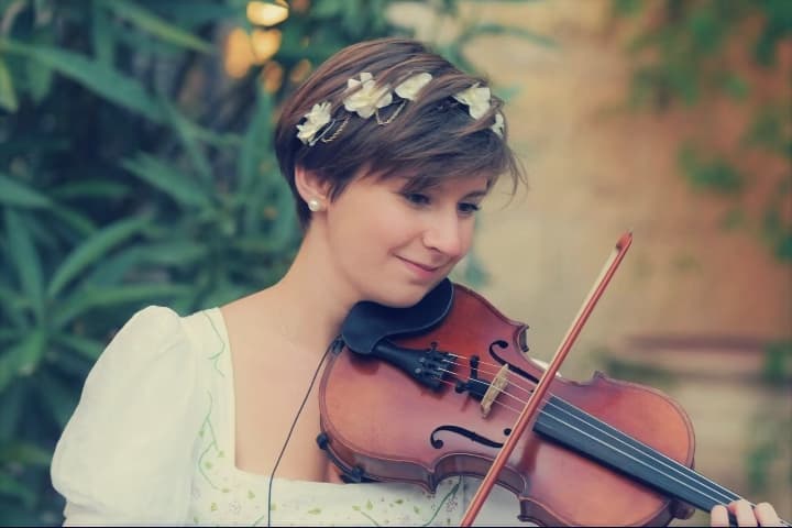 Profile photo of Valentine , Violin tutor at Wiingy