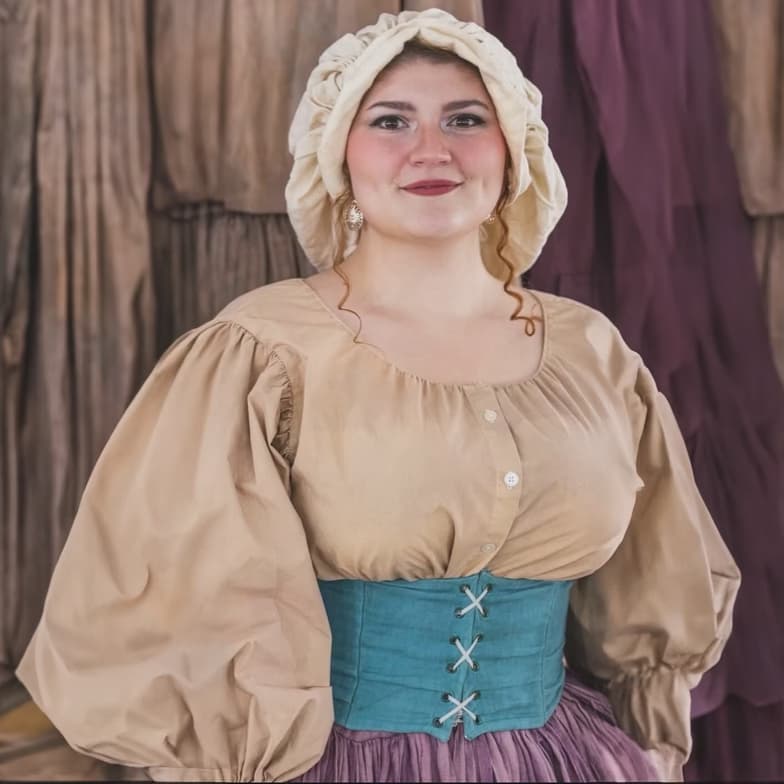 Profile photo of Alejandra, Singing tutor at Wiingy 