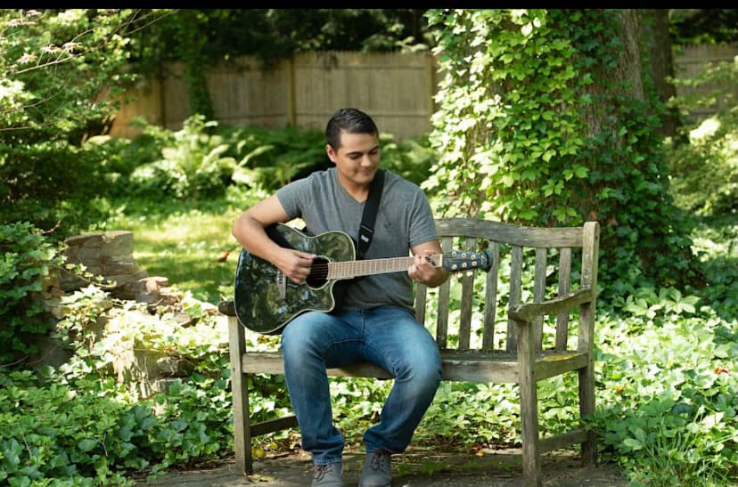 Profile photo of Riley, Guitar tutor at Wiingy 