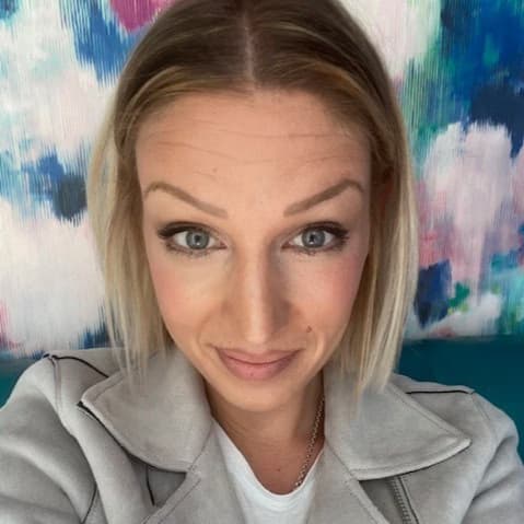 Profile photo of Aria, French tutor at Wiingy 