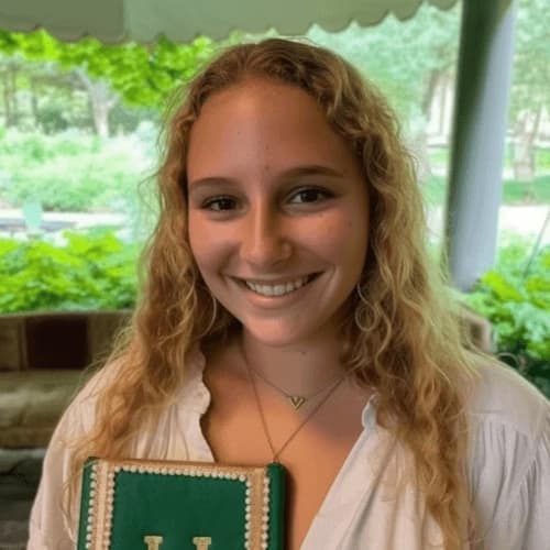 Profile photo of Arielle, GCSE tutor at Wiingy 