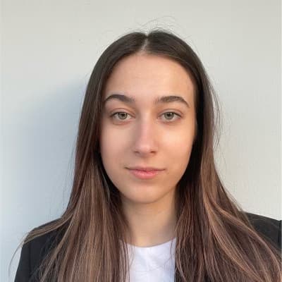 Profile photo of Aveline , AP tutor at Wiingy