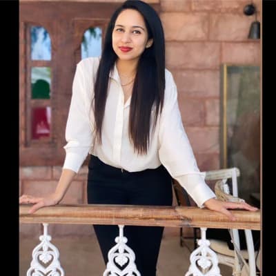 Profile photo of Avni, Hindi tutor at Wiingy