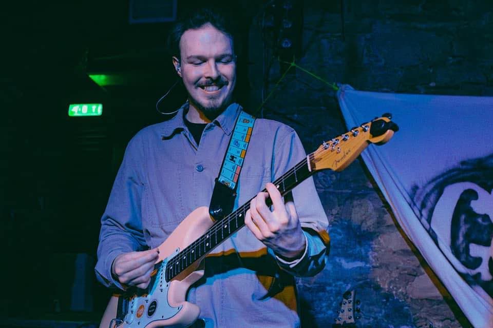Profile photo of Robin, Guitar tutor at Wiingy