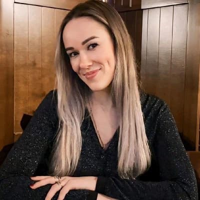 Profile photo of Bella, Economics tutor at Wiingy 