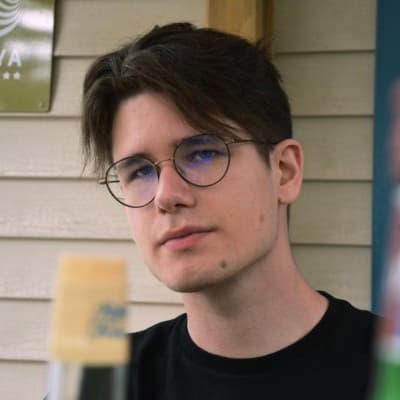 Profile photo of Bennett, Chemistry tutor at Wiingy 