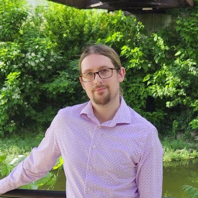 Profile photo of Bernard, Guitar tutor at Wiingy 