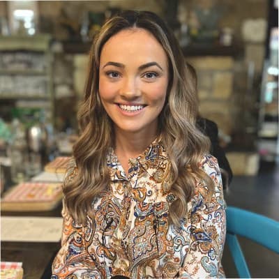 Profile photo of Celeste, Singing tutor at Wiingy