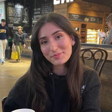 Profile photo of Charlotte, Physics tutor at Wiingy 