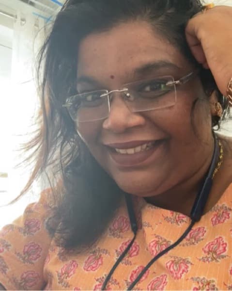 Profile photo of surbhi, Piano tutor at Wiingy 