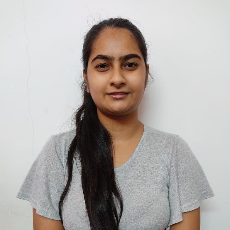 Profile photo of Deeksha, Chemistry tutor at Wiingy 