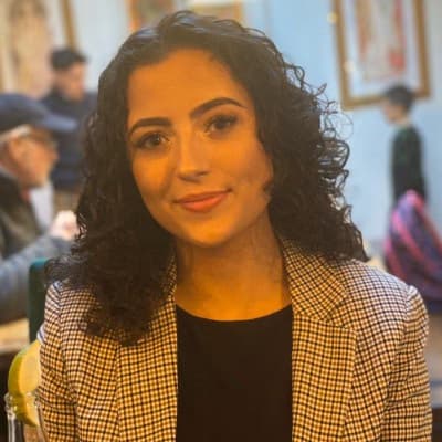 Profile photo of Elena	, AP tutor at Wiingy 