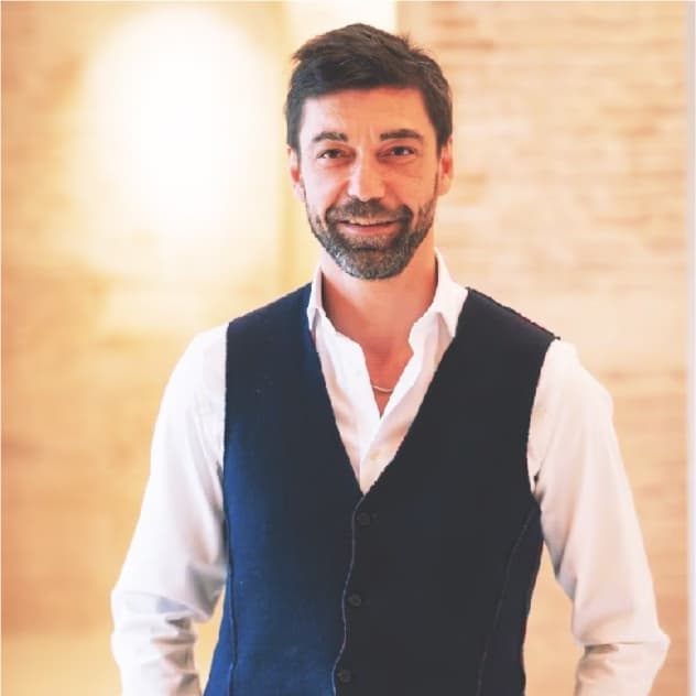 Profile photo of Elijah, AP tutor at Wiingy 