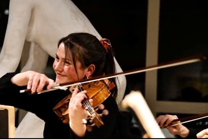 Profile photo of Elise, Violin tutor at Wiingy 