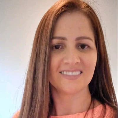 Profile photo of Isabeau, AP tutor at Wiingy 