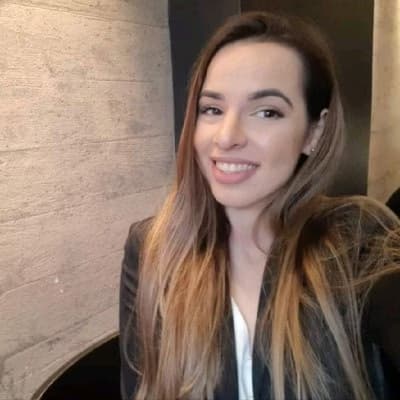 Profile photo of Elizabeth, Guitar tutor at Wiingy 