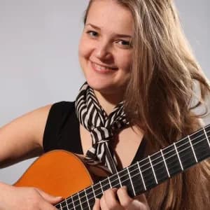 Profile photo of Eliza, Guitar tutor at Wiingy 
