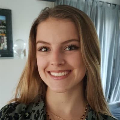 Profile photo of Eloise, Science tutor at Wiingy 