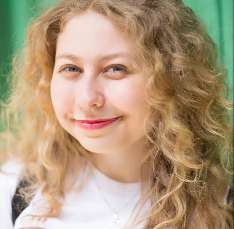 Profile photo of Dina, English tutor at Wiingy