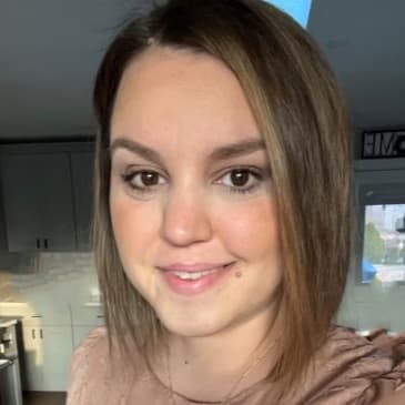 Profile photo of Evadne	, Engineering tutor at Wiingy 