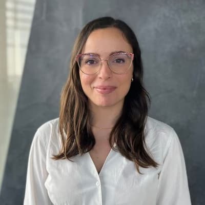 Profile photo of Eva, Economics tutor at Wiingy