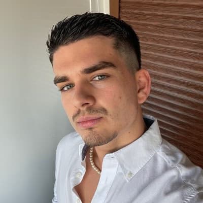 Profile photo of Ezra, AP tutor at Wiingy 