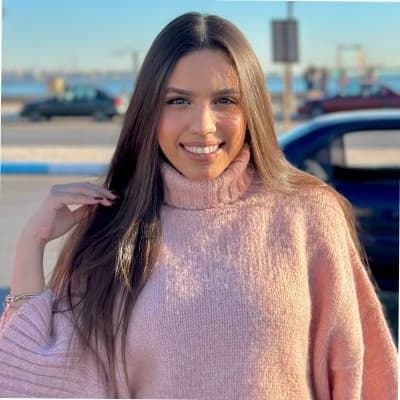 Profile photo of Flora	, Engineering tutor at Wiingy 