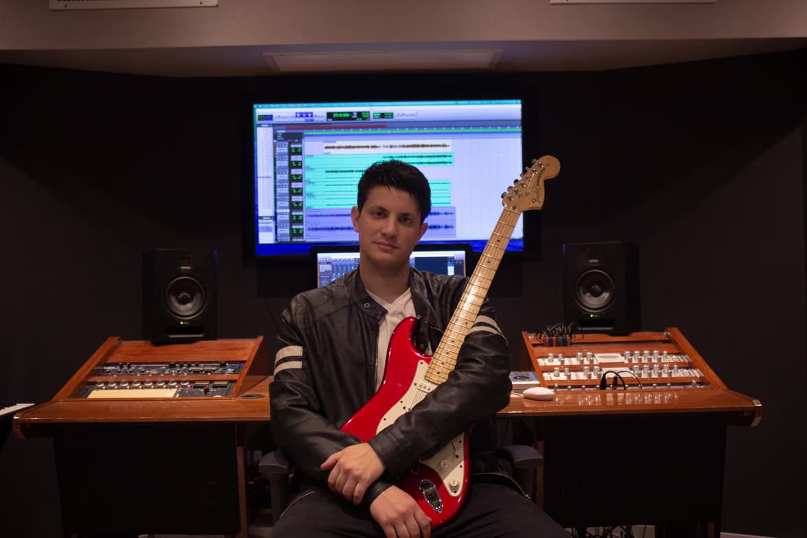 Profile photo of Willy, Piano tutor at Wiingy