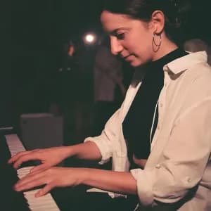 Profile photo of Imogen, Piano tutor at Wiingy 