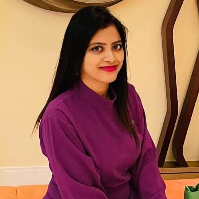 Profile photo of Ishira, Hindi tutor at Wiingy 