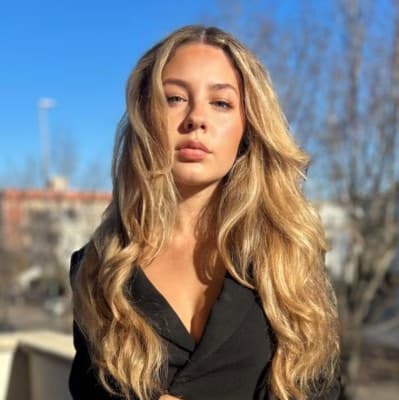 Profile photo of Tavia, Mathematics tutor at Wiingy 