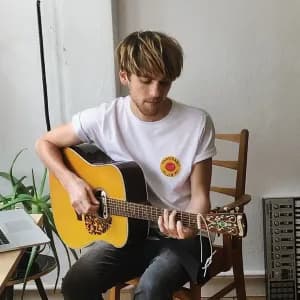 Profile photo of James, Guitar tutor at Wiingy 