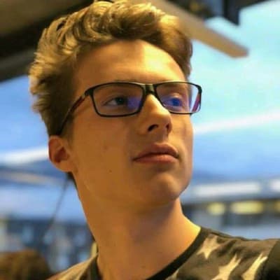 Profile photo of James, Guitar tutor at Wiingy 