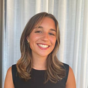 Profile photo of Jessica, French tutor at Wiingy 