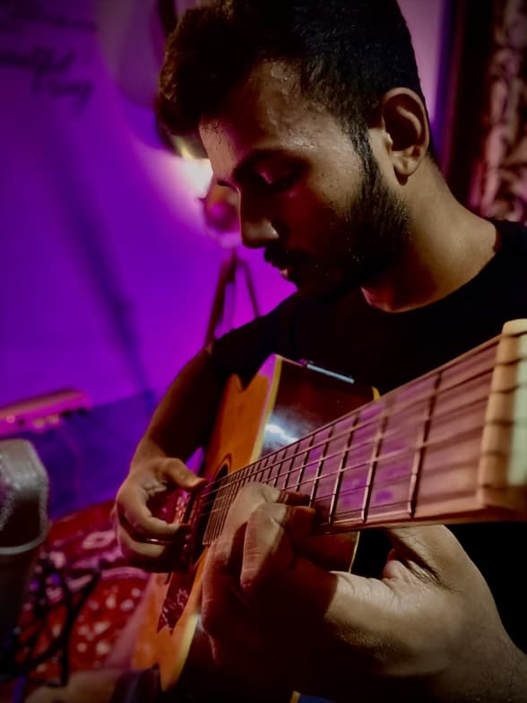 Profile photo of Saswata, Guitar tutor at Wiingy 