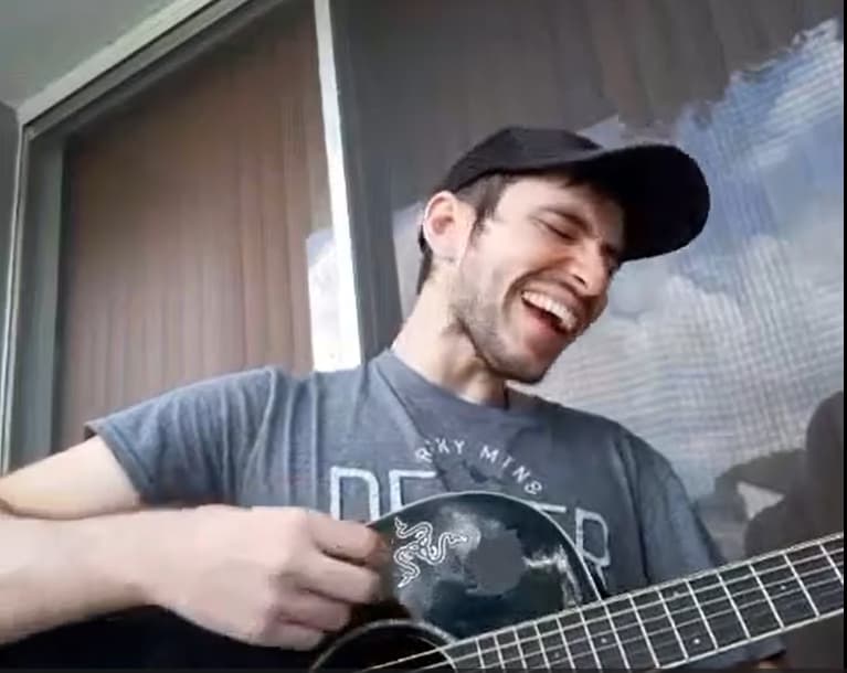 Profile photo of Julian, Singing tutor at Wiingy 