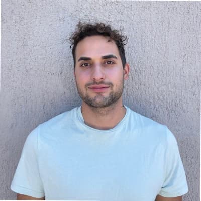 Profile photo of Julian, French tutor at Wiingy 