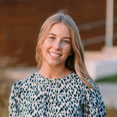 Profile photo of Julia, Mathematics tutor at Wiingy 