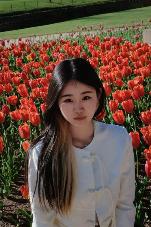 Profile photo of Lily, English tutor at Wiingy