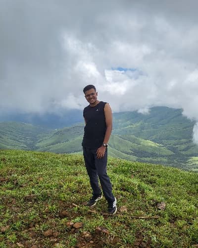 Profile photo of Niket, Science tutor at Wiingy