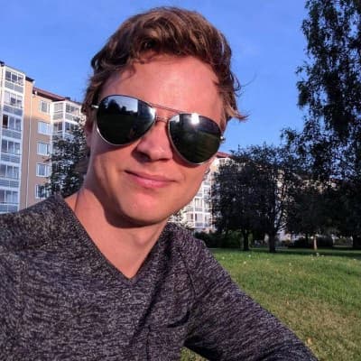 Profile photo of Lawrence, English tutor at Wiingy 