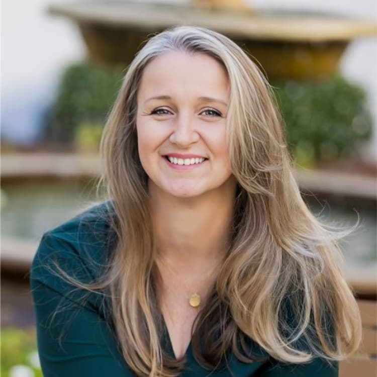 Profile photo of Rhiannon, Economics tutor at Wiingy 