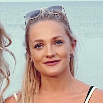 Profile photo of Rowena, AP tutor at Wiingy 