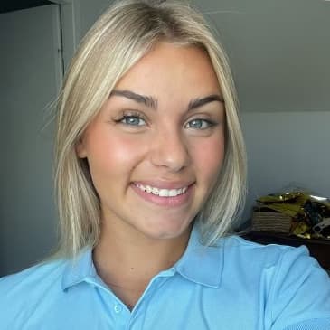 Profile photo of Lyra, Physics tutor at Wiingy 