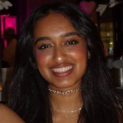 Profile photo of Malini, Hindi tutor at Wiingy 